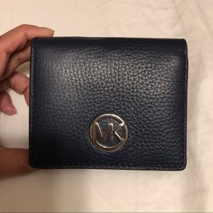 🔥 NWT Michael Kors navy blue wallet